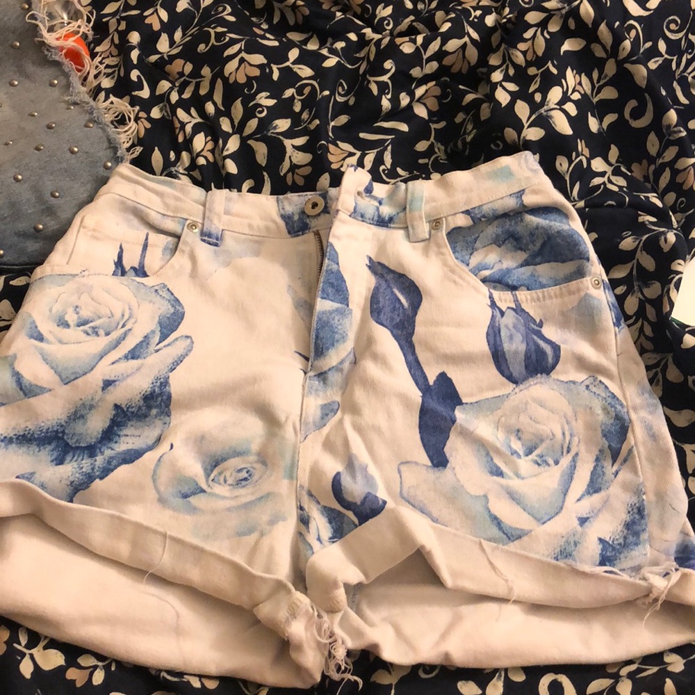 High waisted Floral print jean shorts